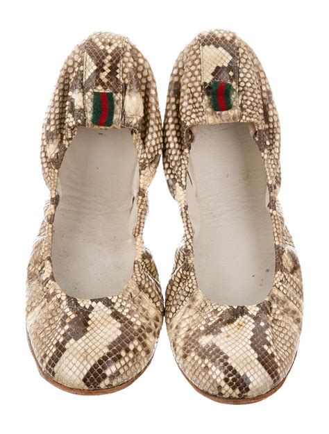 what does the gucci snake fit